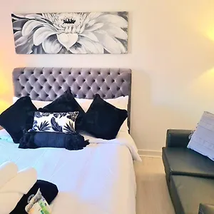  Apartment Immaculate 3-bedrooms